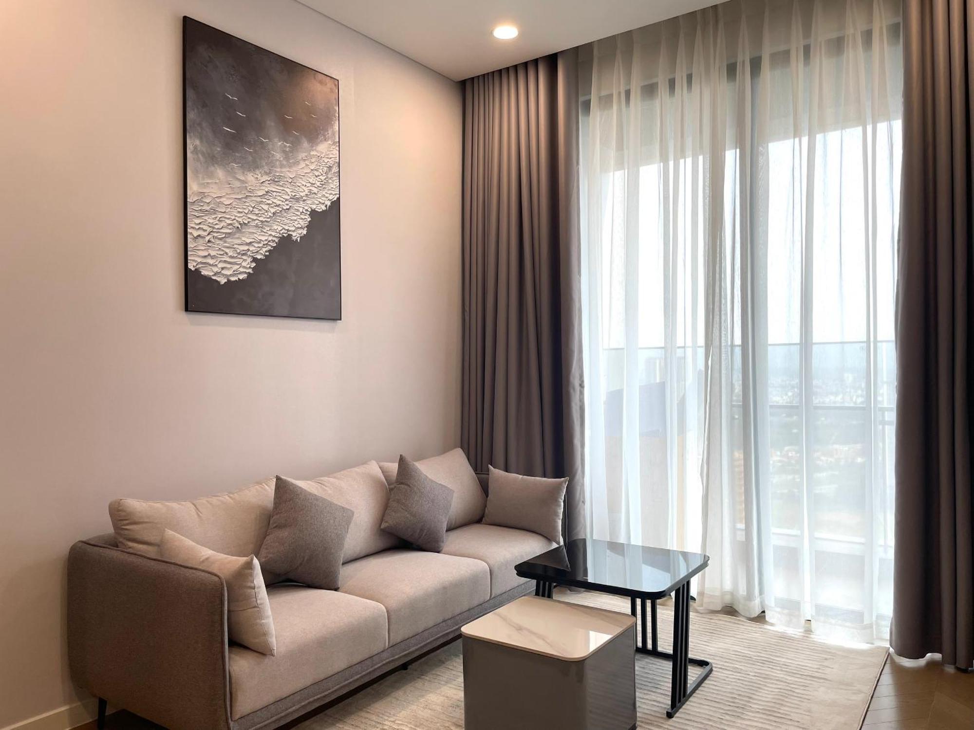 Nu In Lumiere Riverside - District 2 *