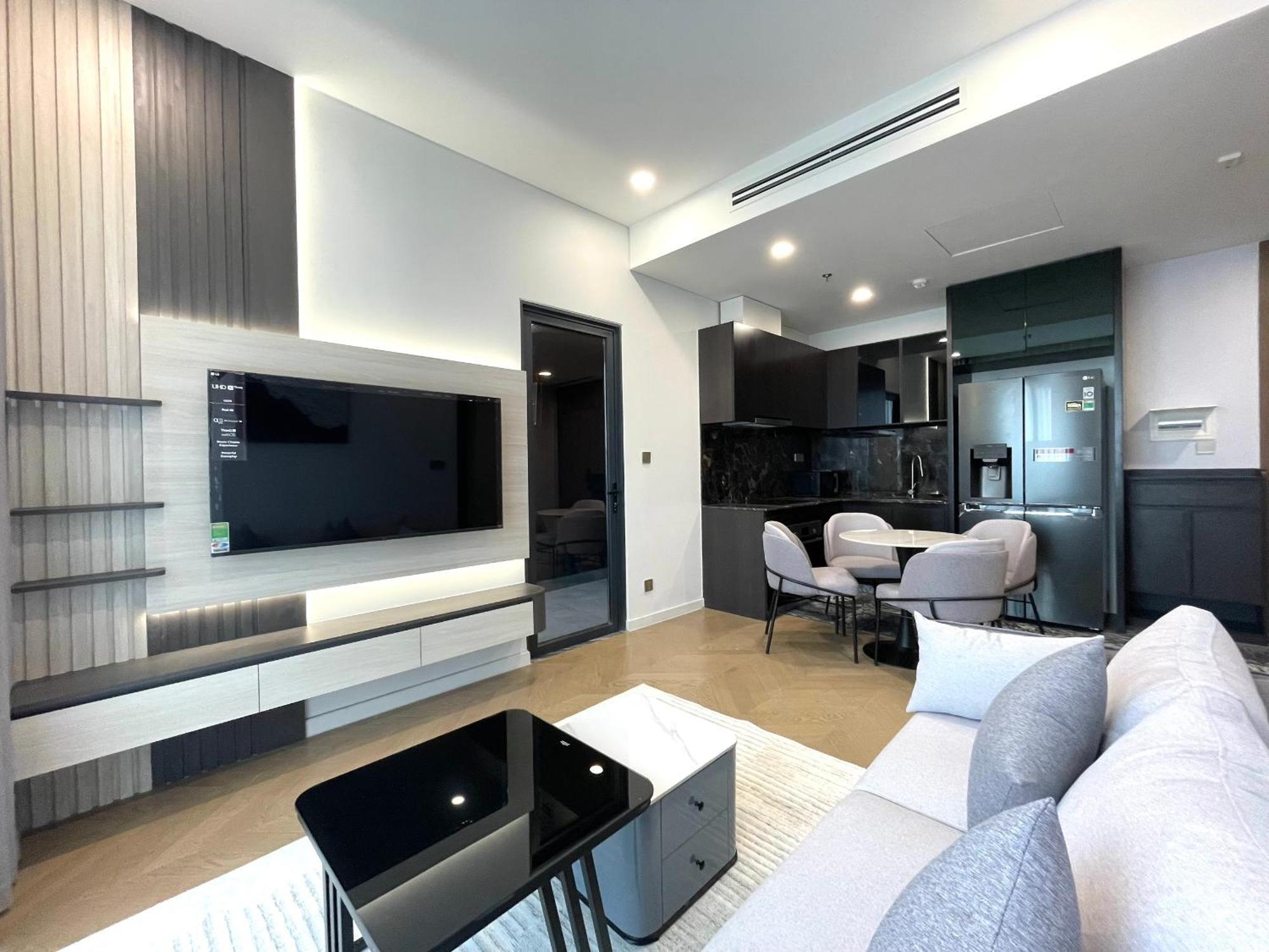 Nu In Lumiere Riverside - District 2 *