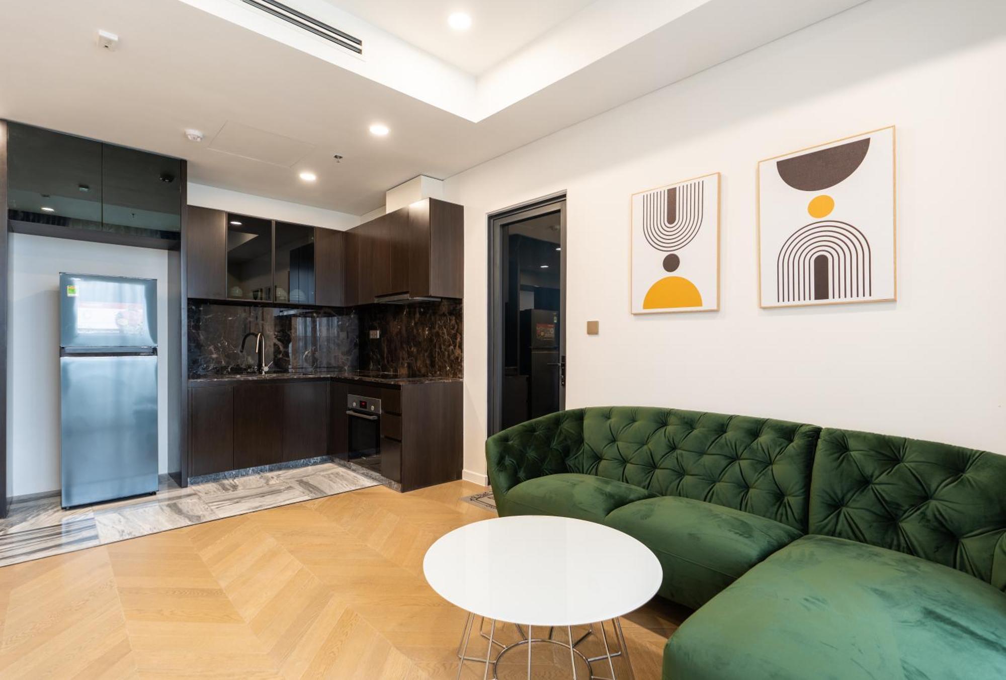 Nu In Lumiere Riverside - District 2