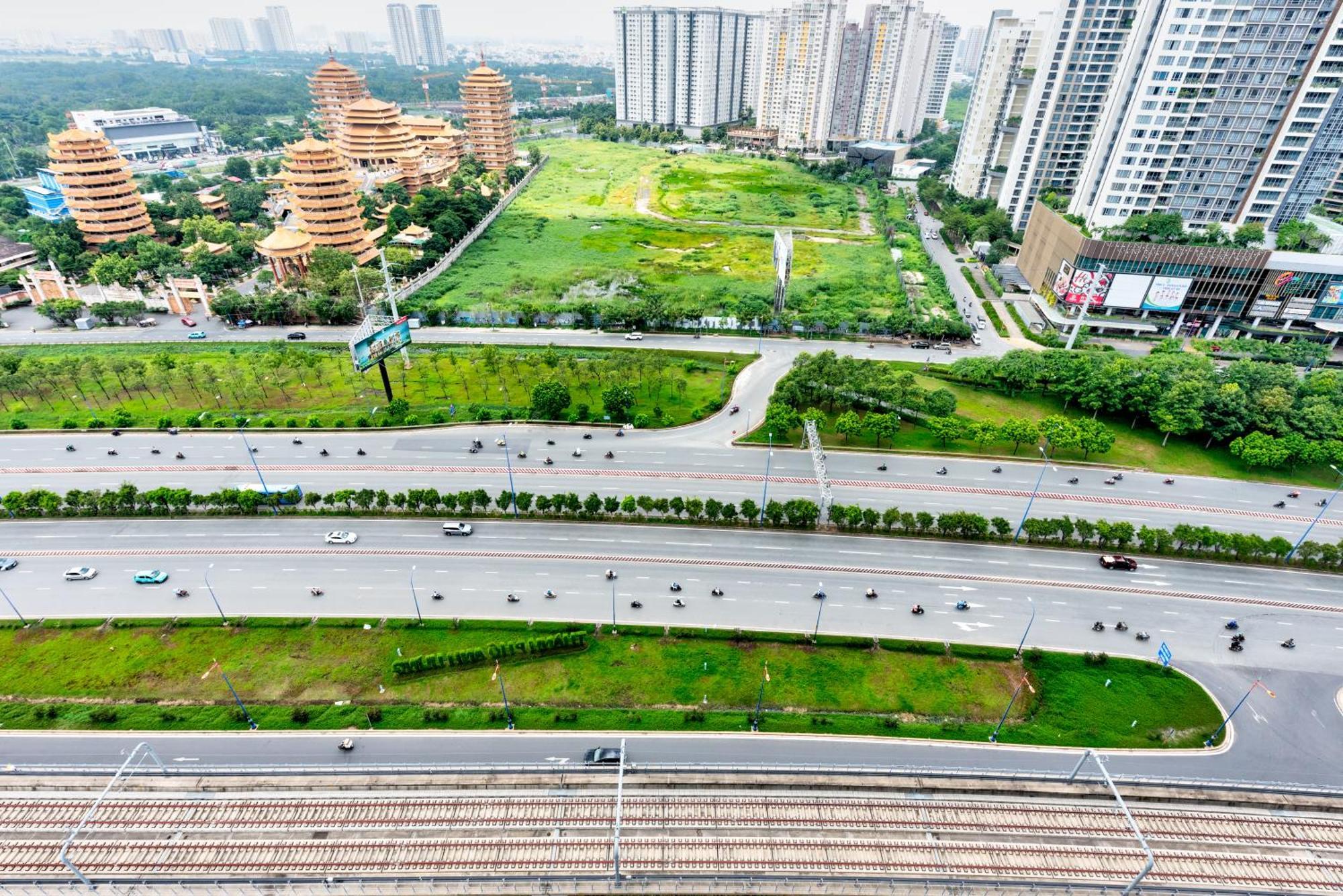 Nu In Lumiere Riverside - District 2